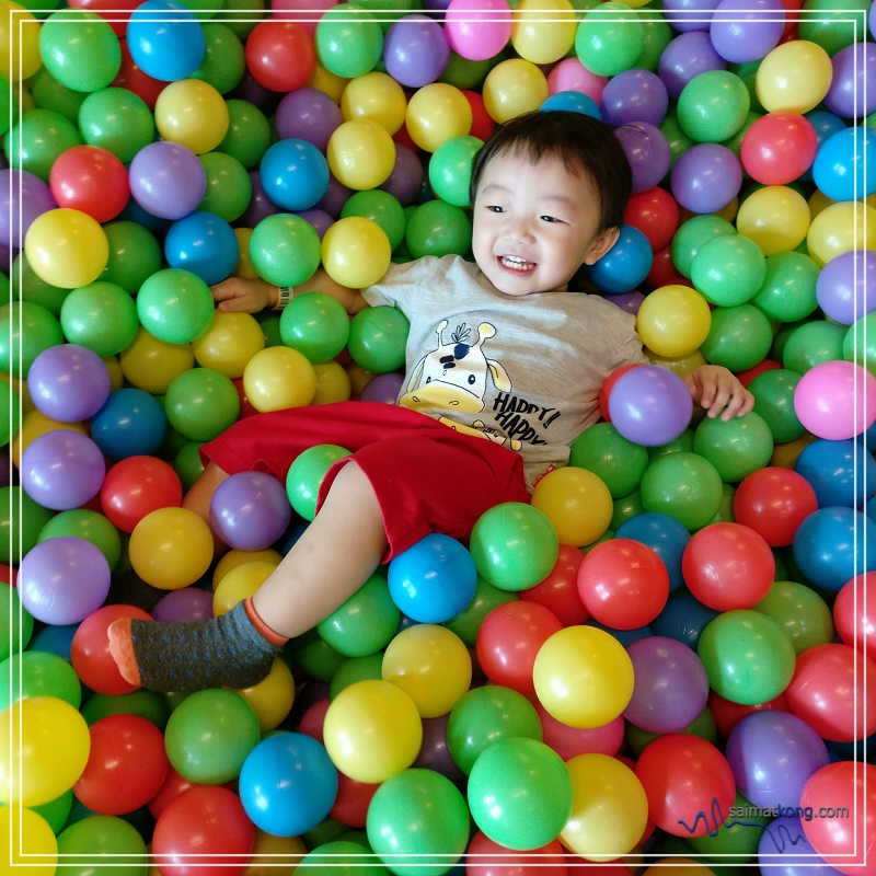 Family Day Out @ The Parenthood, Sunway Pyramid : Aiden having so much fun at the ball pool area.