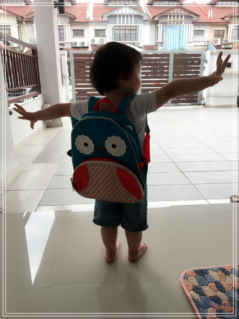 As Aiden is starting preschool real soon, this backpack is perfect for him to bring to his kindergarten :) 