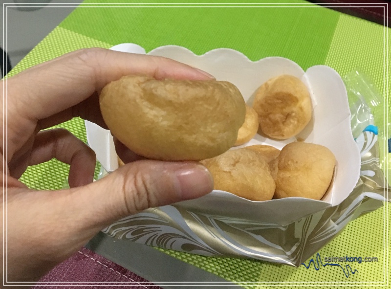 Petit Cream Puff of Fresh Cream - It's cute, small and you can easily pop it in your mouth. 