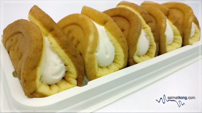 The waffles are made of sponge cake which has a soft texture while the custard cream filling won't make you feel jelak.