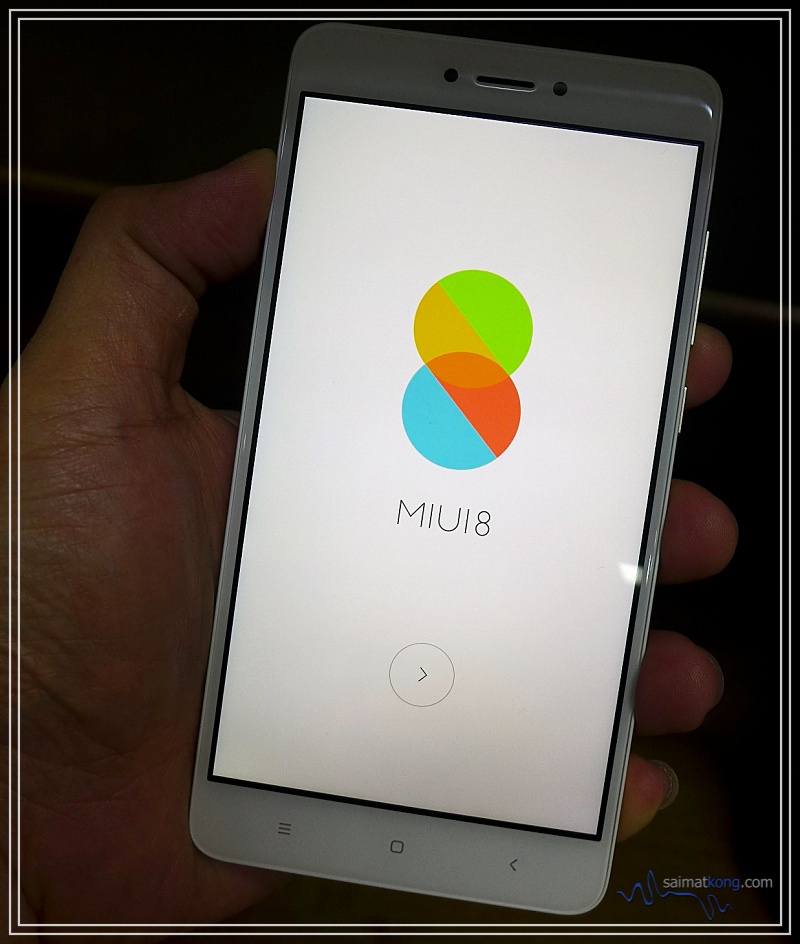 The Redmi Note 4 runs MIUI 8 based on Android 6.0.1 Marshmallow.