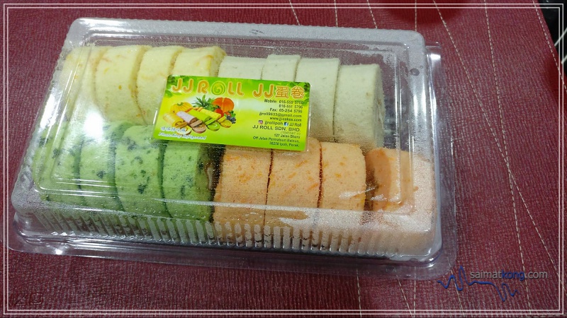 Delicious Homemade Swiss Rolls from JJ Roll @ Ipoh - Ta-dah! This is the pumpkin, spinach, carrot and banana box ;) such a healthy combination right?