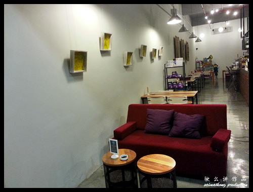 CAFFEine @ SetiaWalk, Puchong : Simple and yet cosy decor