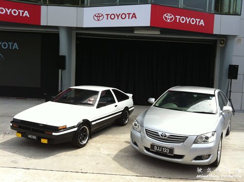 Old Toyota Camry and Toyota 86