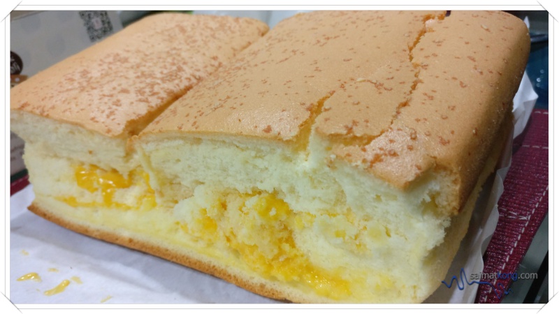 Moist & Eggy Taiwan Sponge Cake from Original Cake - Taste wise, it taste just like sponge cakes with a very rich eggy flavor. The texture of the sponge cake is light, spongy and fluffy. I would say it's worth trying if you have the time to queue up for it.