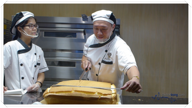 Moist & Eggy Taiwan Sponge Cake from Original Cake - Originated from Tamsui district in Taiwan, Original Cake specializes in traditional egg sponge cakes made using four ingredients - flour, milk, egg and sugar.