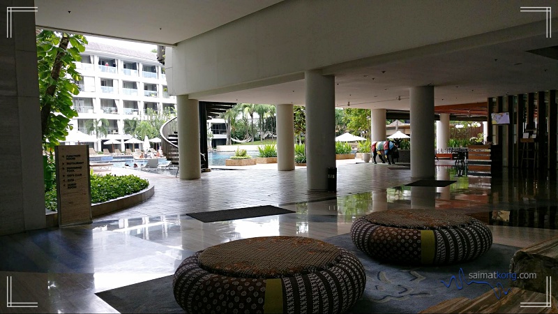 Hotel Review: The Stones Hotel - Legian Bali, Autograph Collection by Marriott : Hotel Lobby Area