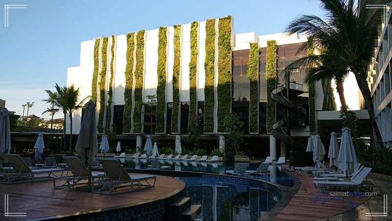 Hotel Review: The Stones Hotel - Legian Bali, Autograph Collection by Marriott : THE SWIMMING POOL