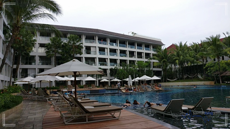 The Stones Hotel - Legian Bali, Autograph Collection by Marriott - You can either take a refreshing swim or enjoy a drink at the poolside bar as you soak up the Bali sun. 