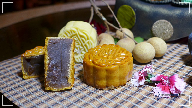 Exquisite Baked and Snow Skin Mooncakes from Eastin Hotel Kuala Lumpur