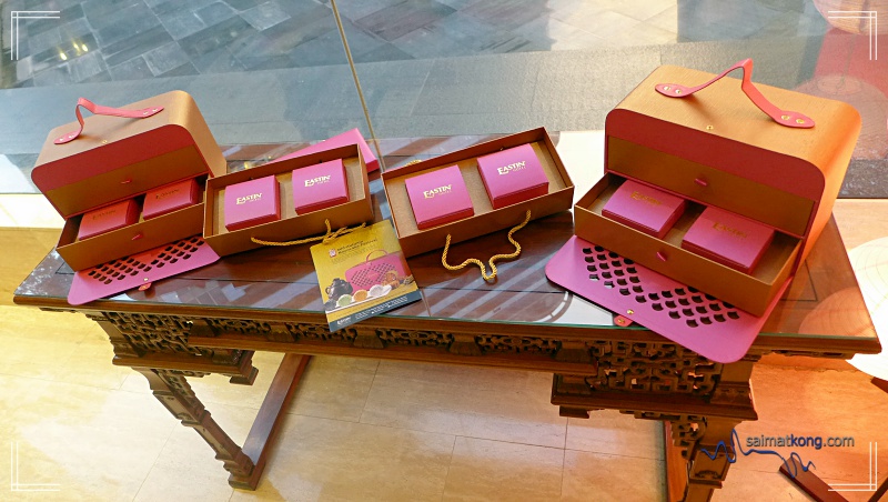 Exquisite Baked and Snow Skin Mooncakes from Eastin Hotel Kuala Lumpur - The mooncakes are packaged in a beautiful designed gift box in vibrant hot pink which look impressive if you plan to purchase the mooncakes as gift