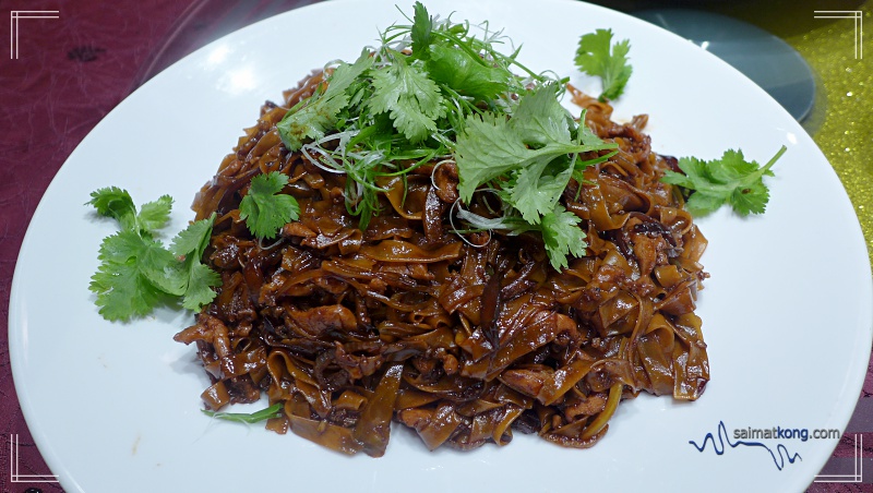  Stir-Fried Soy Noodles with Shredded Chicken and Dried Shrimp