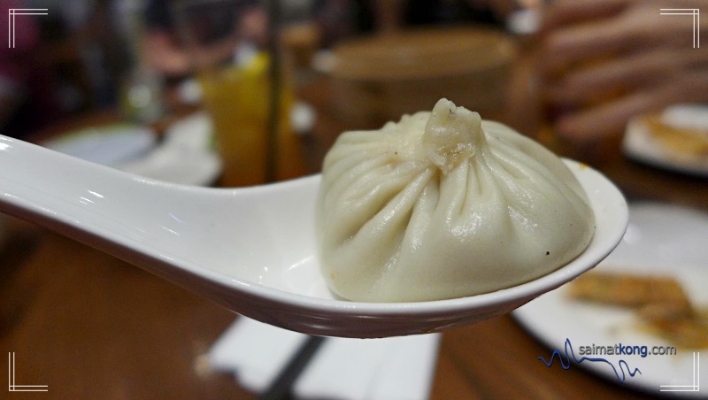 Din Tai Fung Malaysia turns 10 - Place the Xiao Long Bao into your spoon.