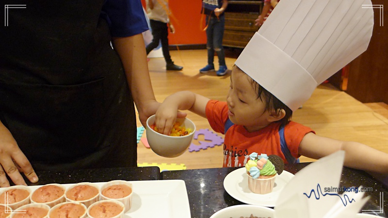 There’s a Kids Corner to keep the kids entertained with various fun activities such as drawing competition, face painting, movies and cupcake/ cookie decoration while parents can enjoy their Long Lunch buffet.