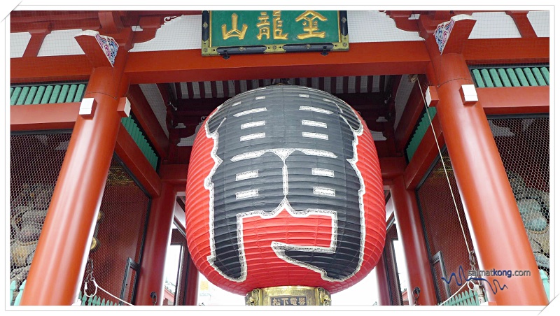 Japan - Asakusa (浅草) What To Do, Eat & See - This huge red paper lantern (“chochin”) is an iconic symbol of Asakusa.