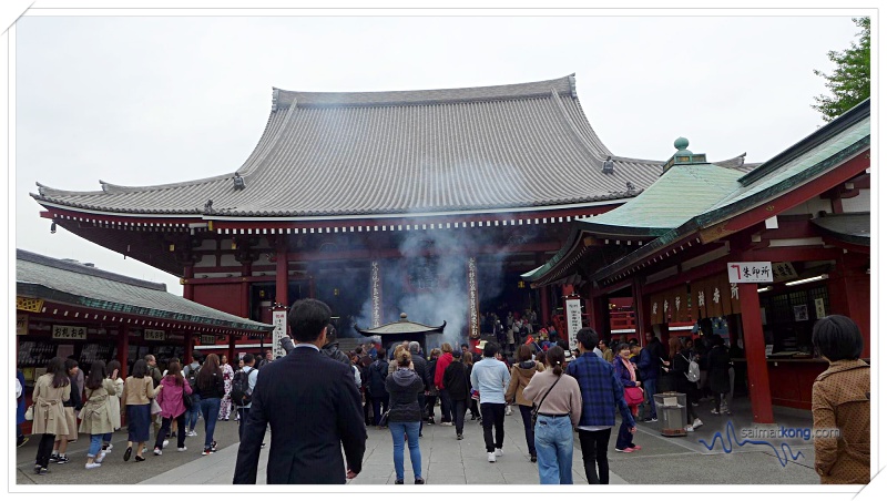 Japan - Asakusa (浅草) What To Do, Eat & See - Senso-ji is Tokyo’s most famous and oldest temple. It’s a must-visit tourist attractions in Tokyo. 
