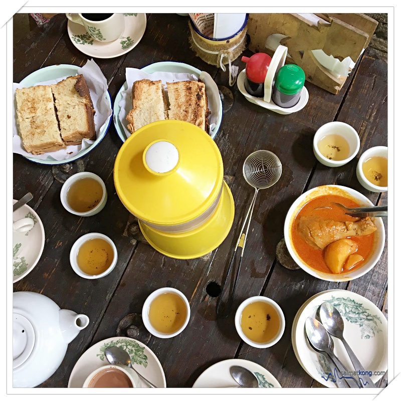 Fun Things To Do @ Lost World Of Tambun, Ipoh - For teatime, stop by Dulang Tea House to enjoy some local favourites that tin workers used to enjoy in the good old days.