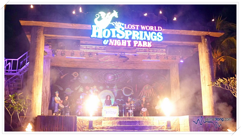 We really loved the Flaming Percussion show with talented performers showing their amazing fire-twirling stunts and fire-eating performance. 