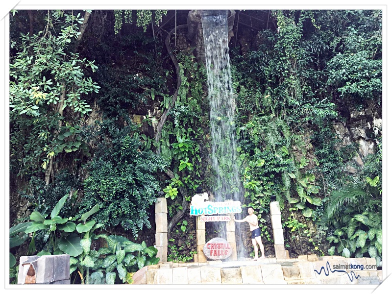 Fun Things To Do @ Lost World Of Tambun, Ipoh - After a long day at the theme park, relax and unwind in 100% natural mineral hot springs at Lost World Hot Springs Night Park. In case you didn’t know, LWOT is the only theme park in Southeast Asia with natural hot springs.