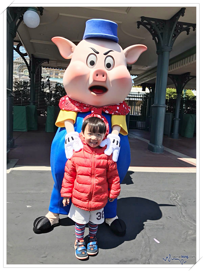 Tokyo Disneyland 2018 - Aiden got a little shy when it’s his turn to take photo with the piggy mascot. 