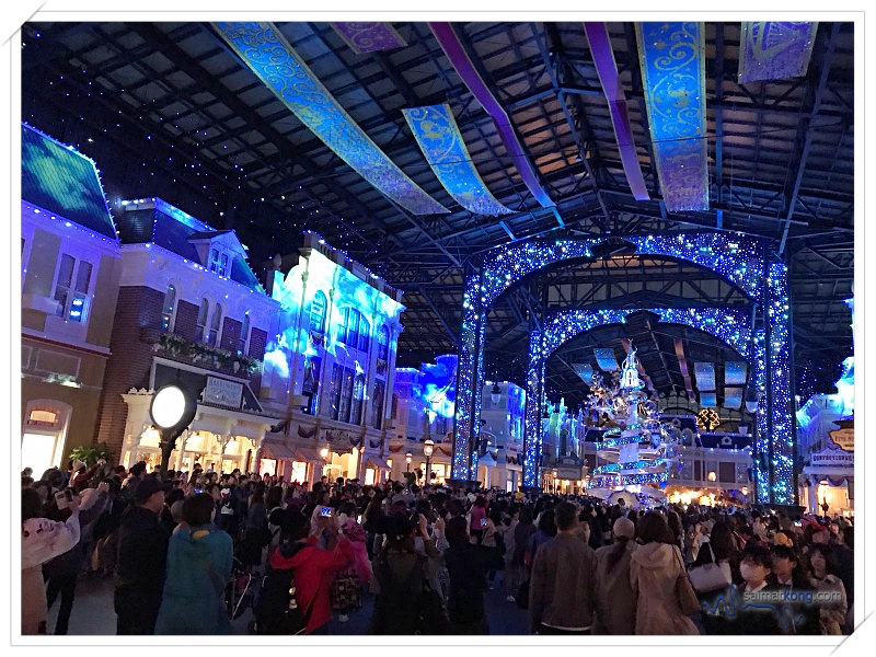 Tokyo Disneyland 2018 - World Bazaar is transformed into Celebration Street to celebrate Tokyo Disney’s 35th Anniversary. 