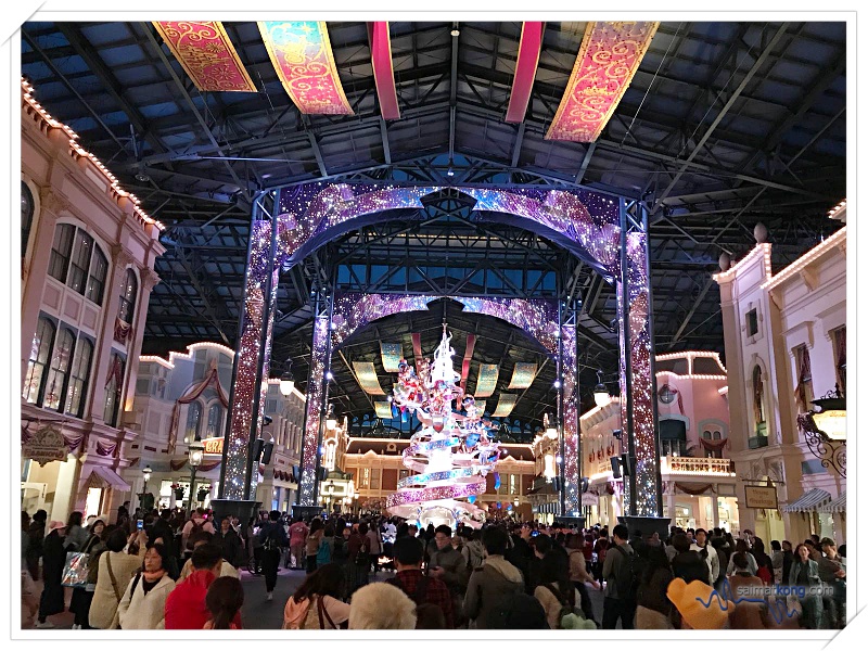 Tokyo Disneyland 2018 - World Bazaar is transformed into Celebration Street to celebrate Tokyo Disney’s 35th Anniversary. 