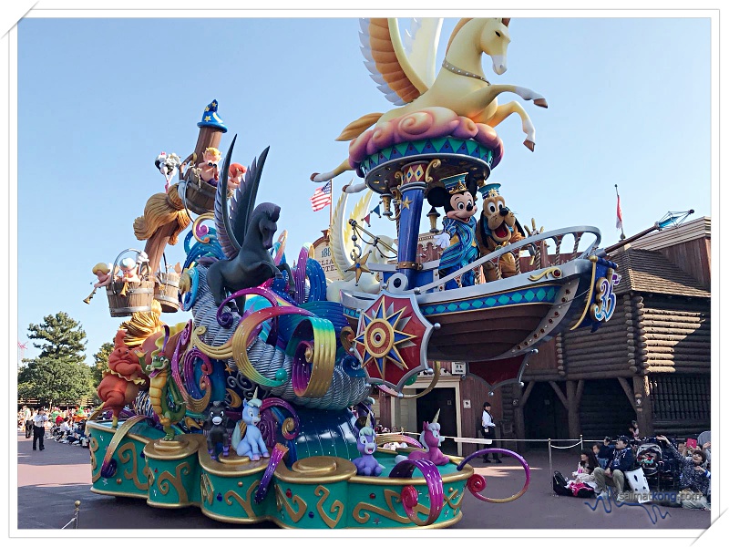 Tokyo Disneyland 2018 - Dreaming Up! Parade 