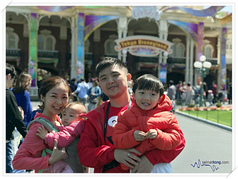 Tokyo Disneyland 2018 - It’s seriously not easy to get good photos with toddlers! But it’s ok, as long as the adults look good :)