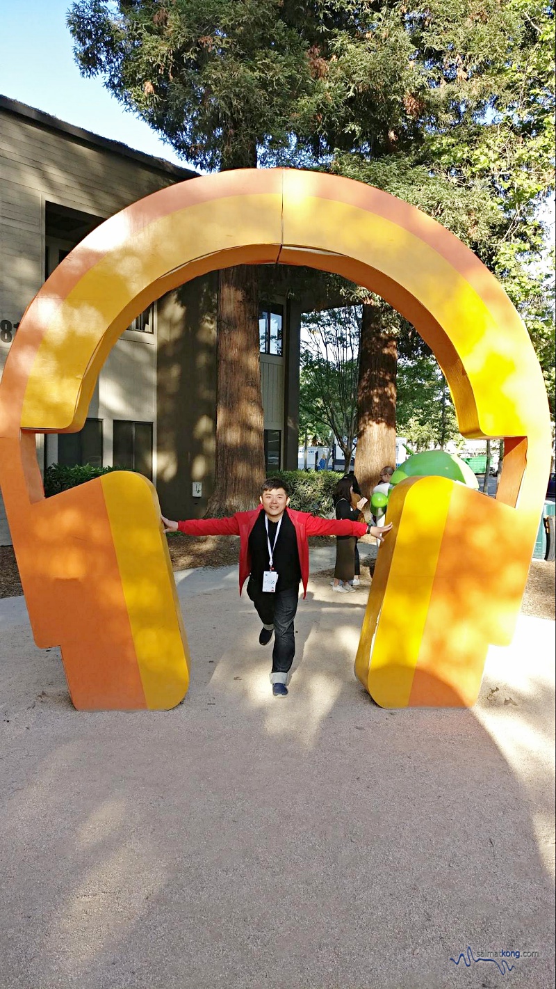 Google IO 2018 - Google Android Lawn Statues is a nice place to take photos with a series of large foam statues.