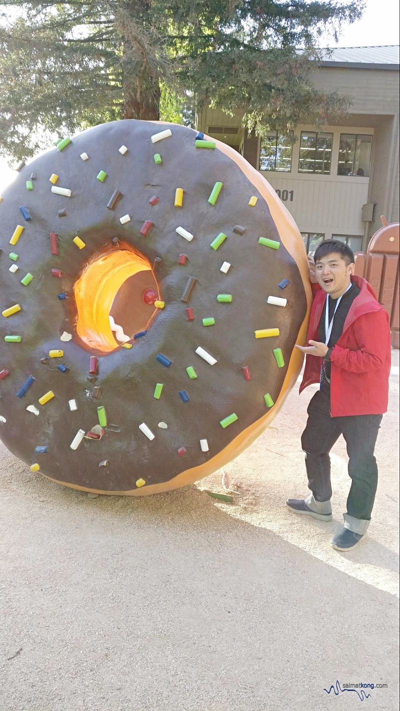 Google IO 2018 - Google Android Lawn Statues is a nice place to take photos with a series of large foam statues. Android Donut