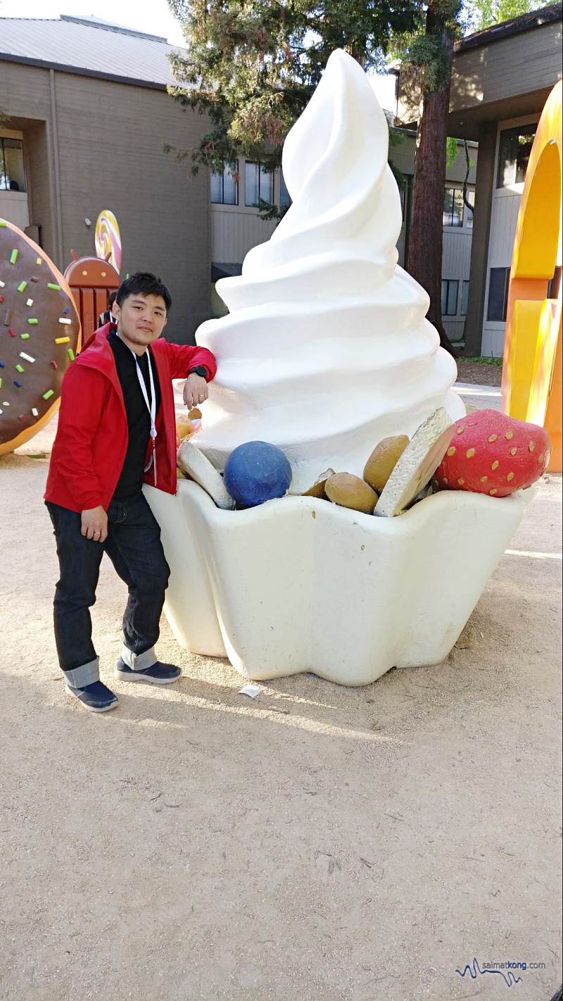 Google IO 2018 - Google Android Lawn Statues is a nice place to take photos with a series of large foam statues. Android Froyo