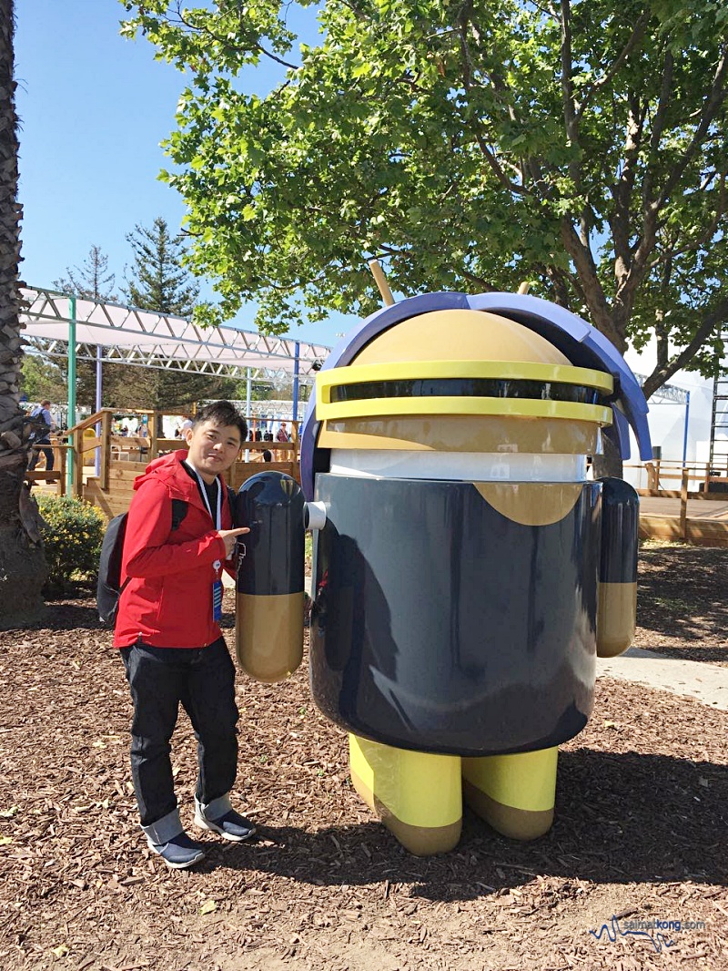 Google IO 2018 - Google Android Lawn Statues is a nice place to take photos with a series of large foam statues.