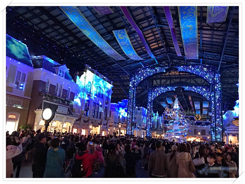 Tokyo Trip Itinerary & Highlights (Part 2) - Loving how the World Bazaar at Tokyo Disneyland comes alive at night. It’s so lively and magical!