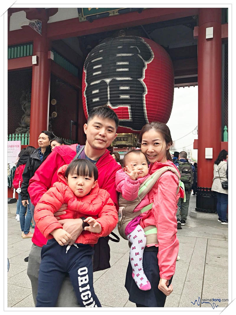 Tokyo Trip Itinerary & Highlights (Part 2) - Us with the impressive Kaminari-mon (Thunder Gate). It can be quite hard to take a good photo at Asakusa coz it’s pretty crowded with tourists. 