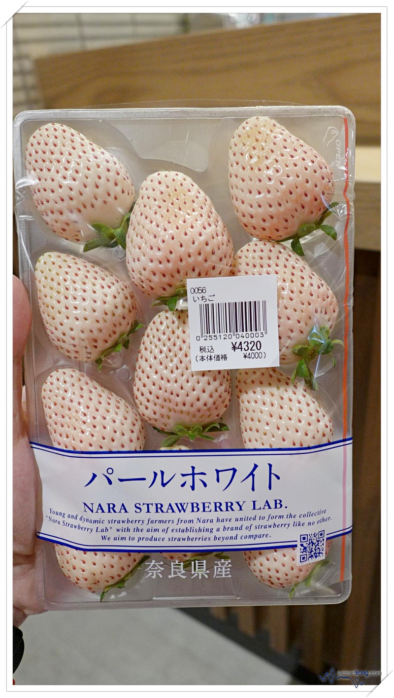 Tokyo Trip Itinerary & Highlights (Part 2) - Since it’s the ichigo season, we got a pack of White Strawberry to try. It’s called “Fragrance of First Love” (Hatsukoi-no-kaori 初恋の香り).