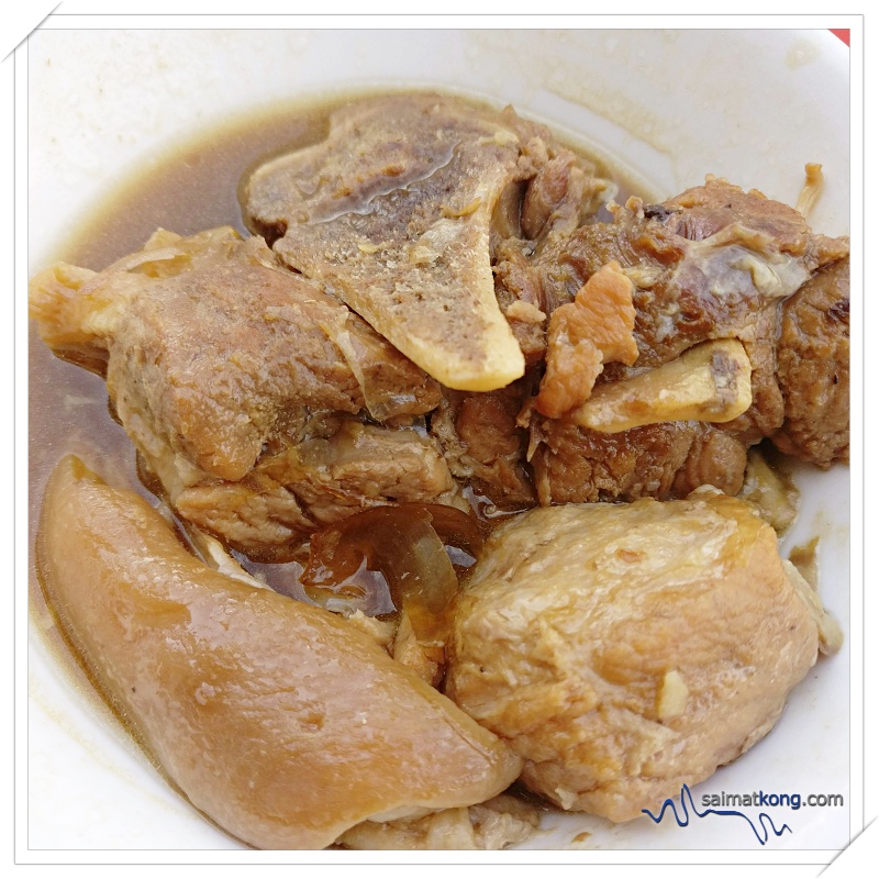 Klang Food - Ah Her Klang Bak Kut Teh 亞火肉骨茶. Priced at RM 11 per bowl, you get to choose your choice cuts of meat