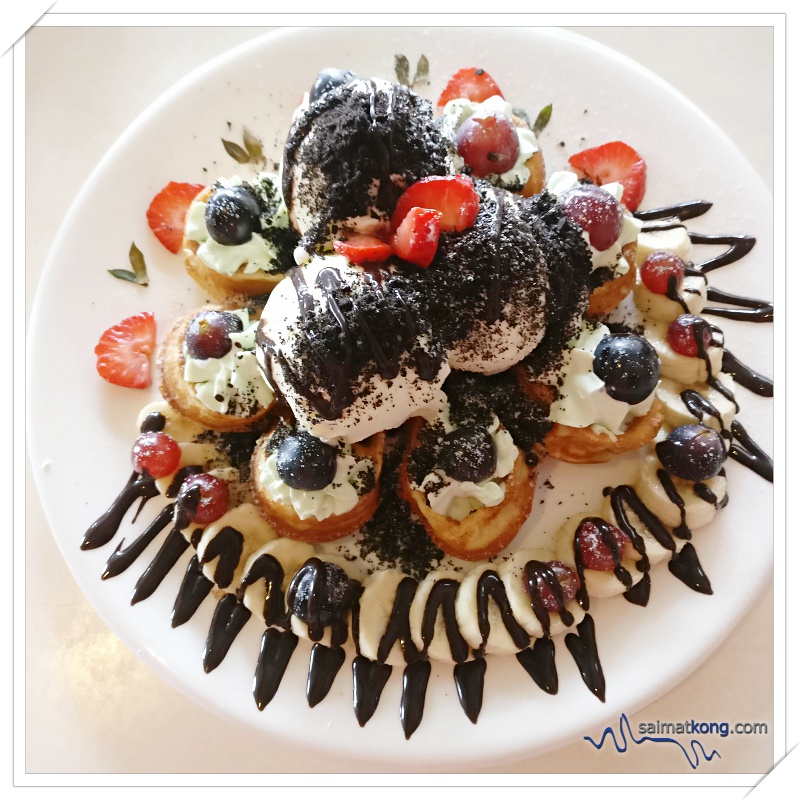Klang Food - Coffee Origins: Assorted Fruits Mochi Waffle. These crunchy and chewy mochi waffle is very delicious and comes with assorted fruits too ;) 