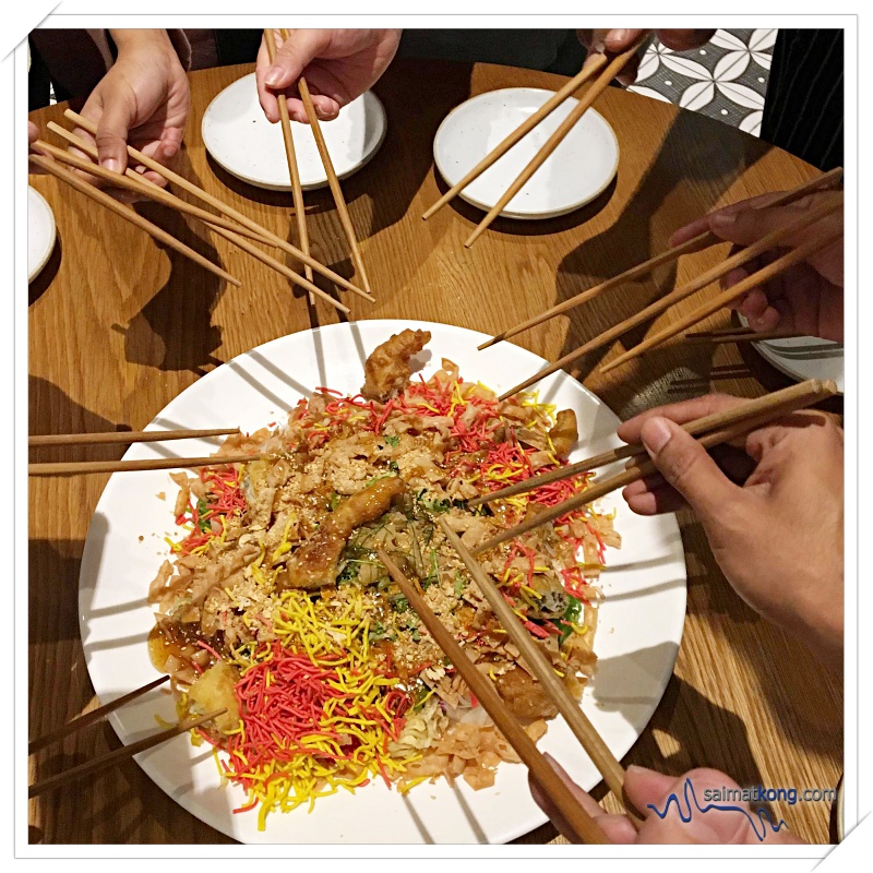 Lou Hei your way into the New Year @ Delicious Restaurant - Here comes the fun part - tossing the Yee Sang! The ritual is always to toss the ingredients as high as possible with the shout of ‘Lou Hei’.