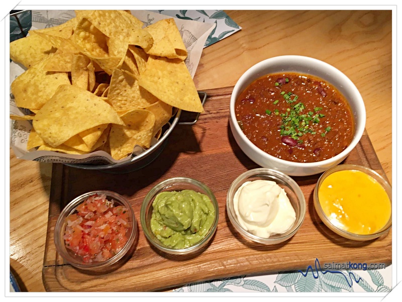 Lou Hei your way into the New Year @ Delicious Restaurant - Nacho Platter (RM25): Who doesn’t love nachos? Nachos always make the perfect appetizer. They go so well with salsa and sour cream. Yums!