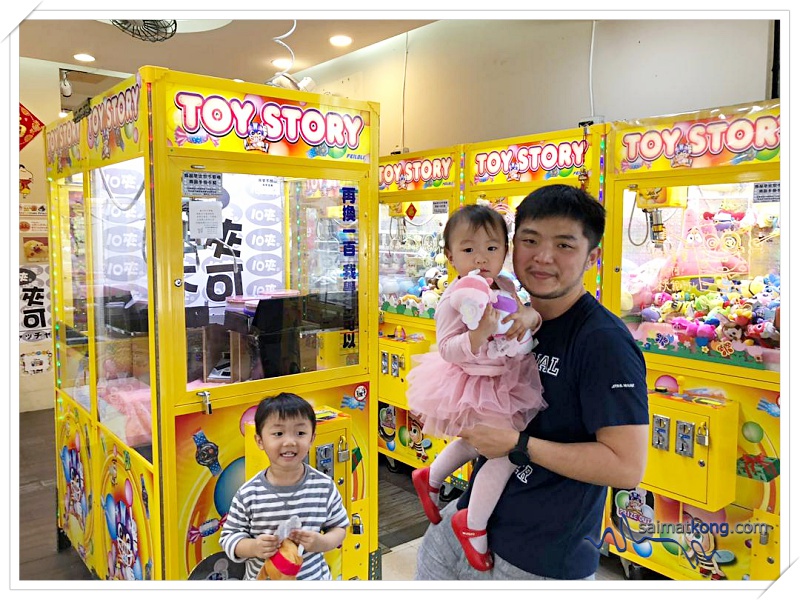 Tainan & Kaoshiung Trip 2018 - I noticed that claw machines are everywhere in Taiwan and it’s like the trend in Taiwan now.