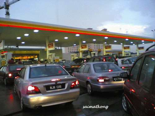 Petrol Station Jam! 78 sen more for fuel, Malaysia Petrol Price increased to RM2.70