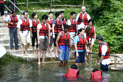 Bambo Rafting : Belum Resort, Pulau Banding, Perakt