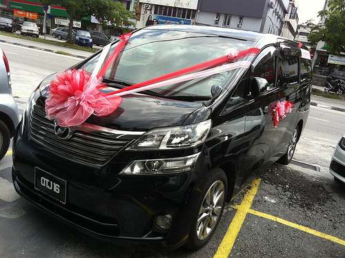 Wedding Car Flower Decoration - Vellfire