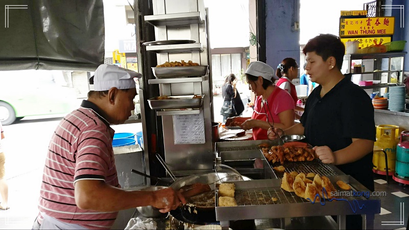 Fun Trip to Penang & Ipoh with Kiddos - This is the stall to for super delicious Lor Bak @ Kheng Pin Cafe.