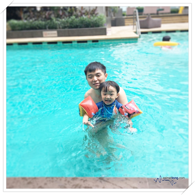 Hotel Review Doubletree by Hilton Hotel Kuala Lumpur - The kids had a great time in the pool. If your kids love the water as much as mine, they are gonna have a great time here.