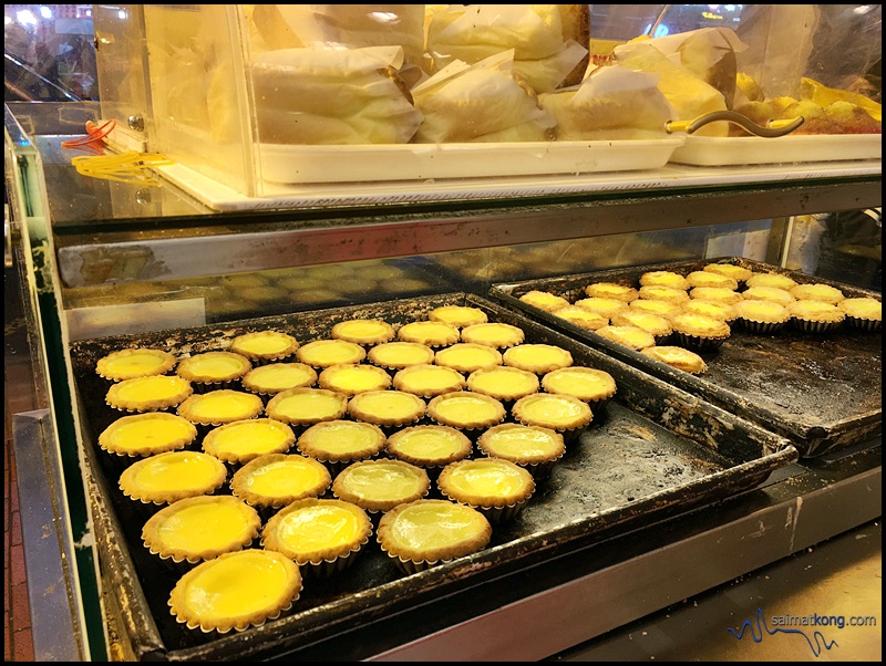 Hong Kong : Freshly baked egg tarts