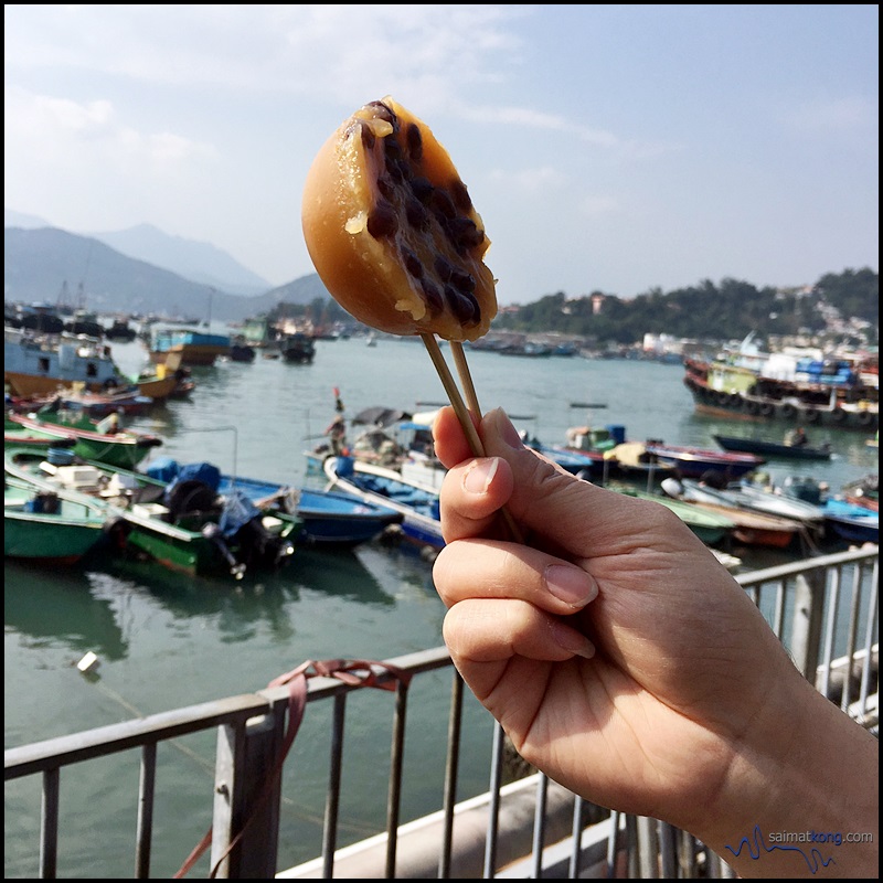 Enjoying sticky rice pudding or "Putt Chai Gou" @ Cheung Chau island.