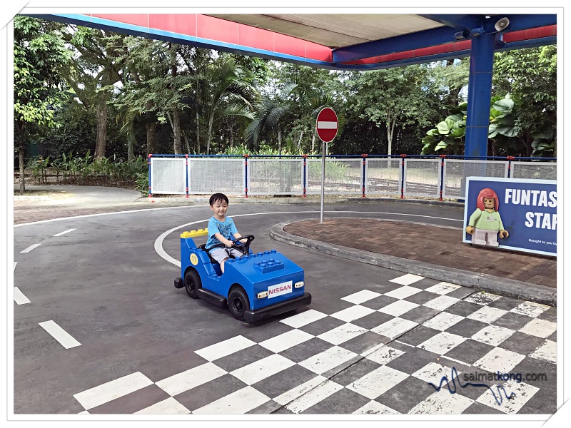 Aiden had lots of fun driving at Junior Driving School at LEGO City park in Legoland Malaysia. 