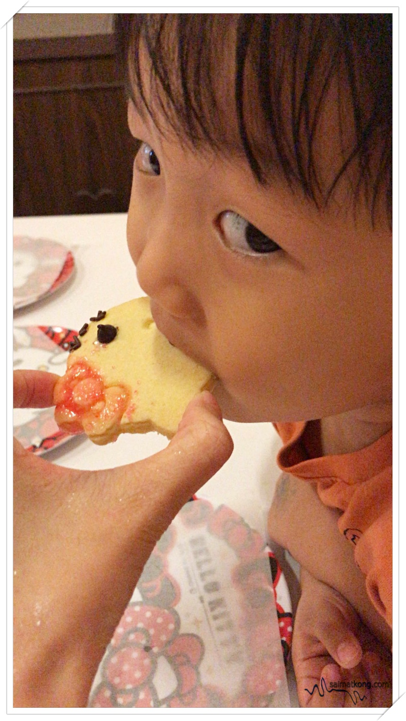 You can actually eat the cookie after decorating it or bring it home. The kids were so happy with their cookie that they ate it immediately. 