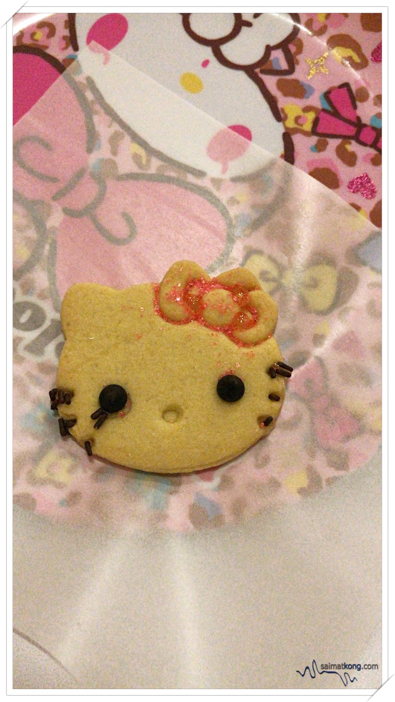 Our beautifully decorated Hello Kitty cookie